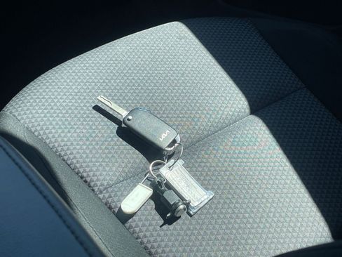 Used 2025 Kia Soul LX w/ LX Technology Package FWD image 18