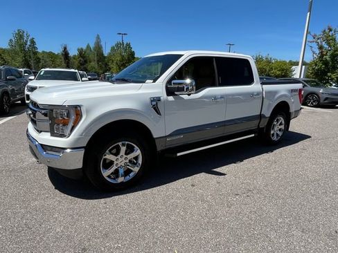 Used 2023 Ford F150 Lariat w/ Trailer Tow Package image 4