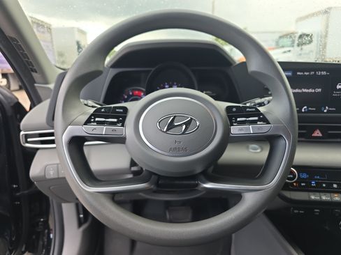 Used 2022 Hyundai Elantra SEL FWD image 26