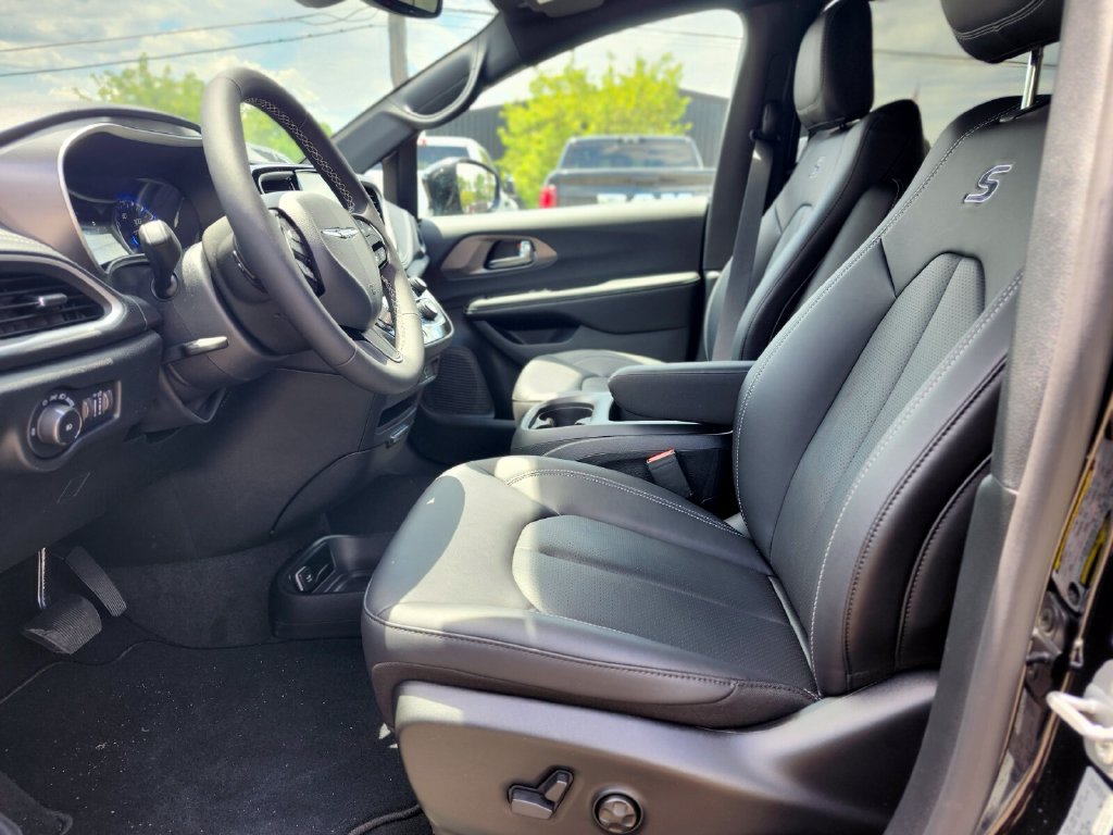 New 2026 Chrysler Pacifica Select w/ S Appearance Package AWD/4WD image 19