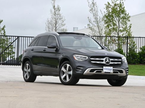 Used 2021 Mercedes-Benz GLC 300 image 2