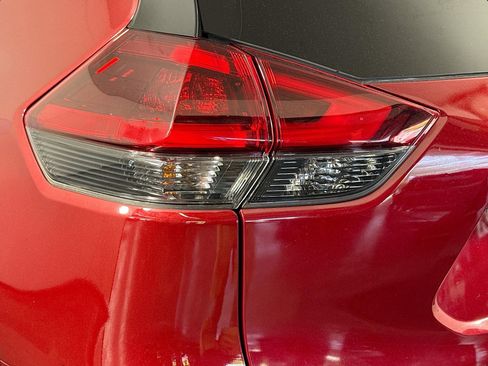 Used 2020 Nissan Rogue SV image 36