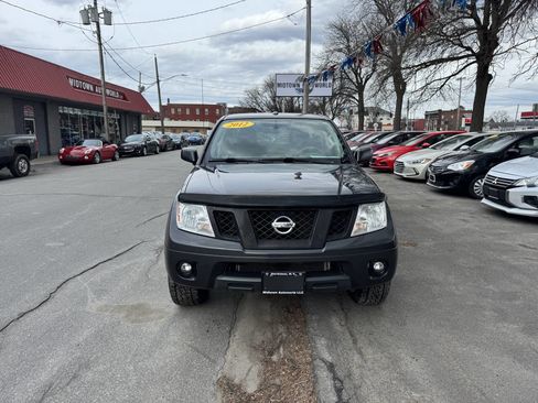 Used 2012 Nissan Frontier SV w/ SV Premium Utility Pkg image 2
