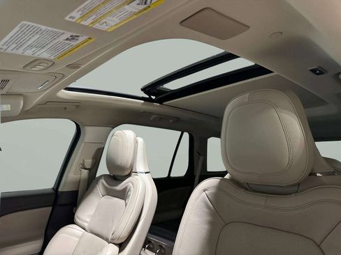 Certified 2024 Lincoln Aviator Reserve w/ Equipment Group 201A image 16