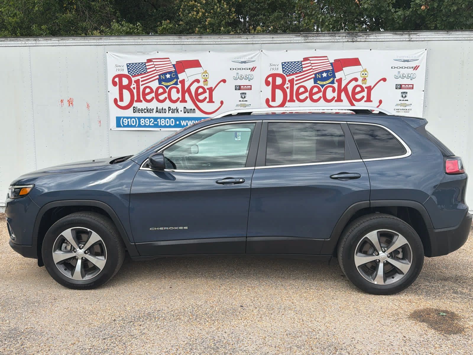 Used 2020 Jeep Cherokee Limited w/ Technology Group AWD/4WD image 7