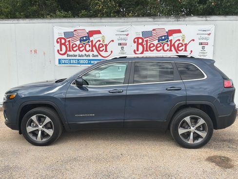 Used 2020 Jeep Cherokee Limited w/ Technology Group AWD/4WD image 7