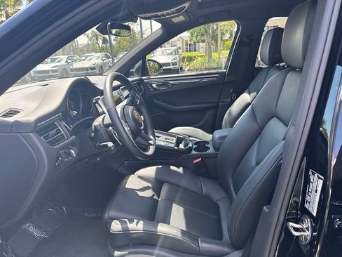 Certified 2026 Porsche Macan AWD/4WD image 3