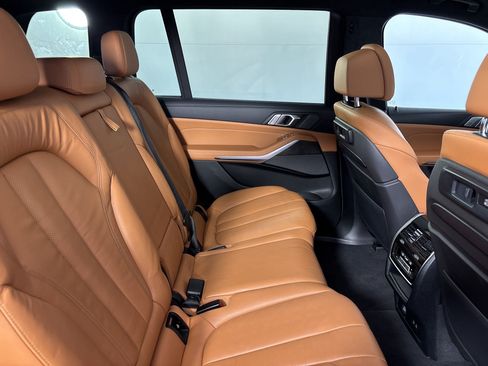 Used 2022 BMW X7 xDrive40i w/ Premium Package AWD/4WD image 32