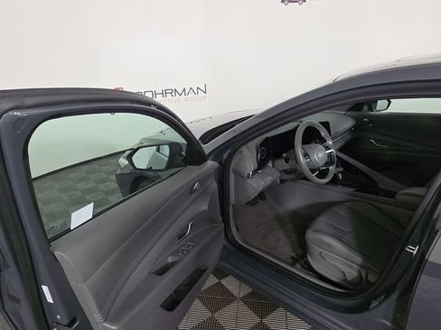 Used 2025 Hyundai Elantra SEL image 18