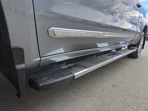 Used 2025 Chevrolet Silverado 1500 High Country w/ High Country Premium Package AWD/4WD image 9