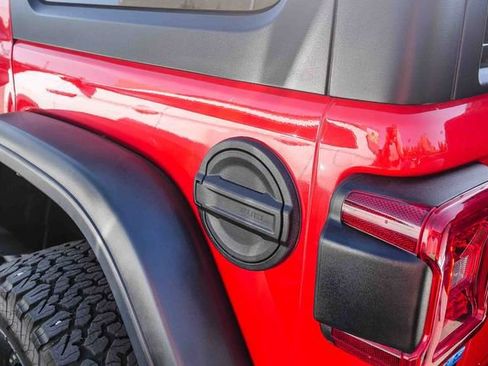 Used 2022 Jeep Wrangler Unlimited Rubicon 4xe AWD/4WD image 12