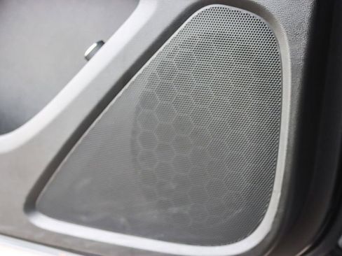 Used 2022 Chevrolet Traverse LT image 51