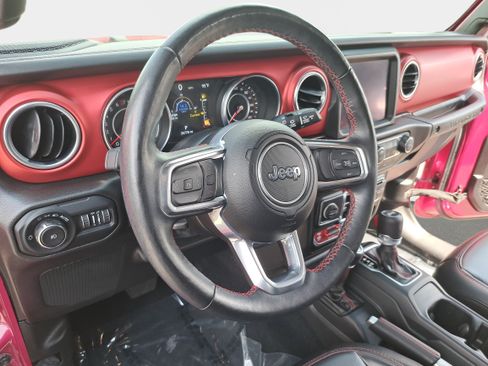 Used 2022 Jeep Wrangler Unlimited Rubicon w/ Cold Weather Group AWD/4WD image 15