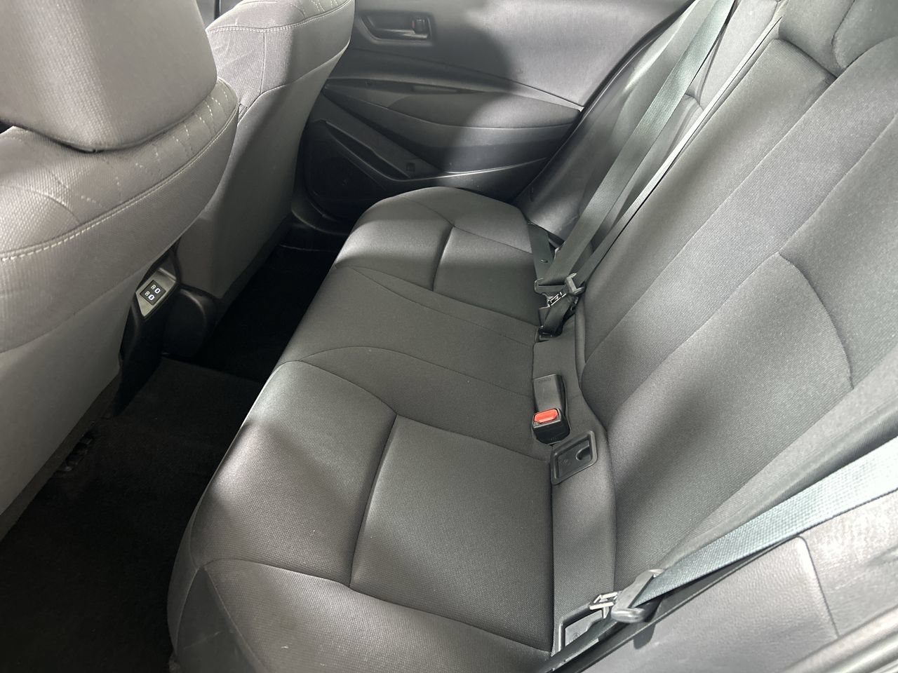 Used 2025 Toyota Corolla LE FWD image 24