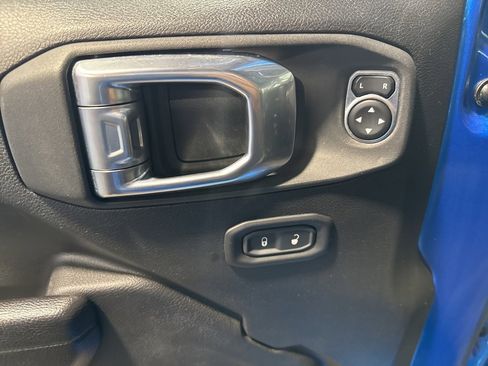 Used 2023 Jeep Wrangler Sport S image 25