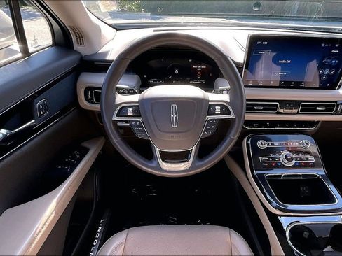 Used 2022 Lincoln Nautilus Reserve AWD/4WD image 19