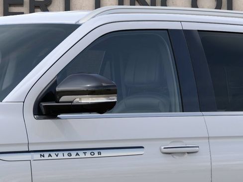 New 2027 Lincoln Navigator Premiere RWD image 20