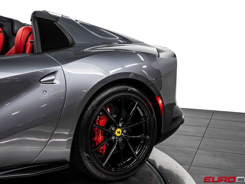 Used 2022 Ferrari 812 GTS RWD image 16