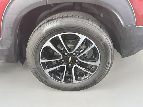 Used 2025 Chevrolet TrailBlazer LT FWD image 11