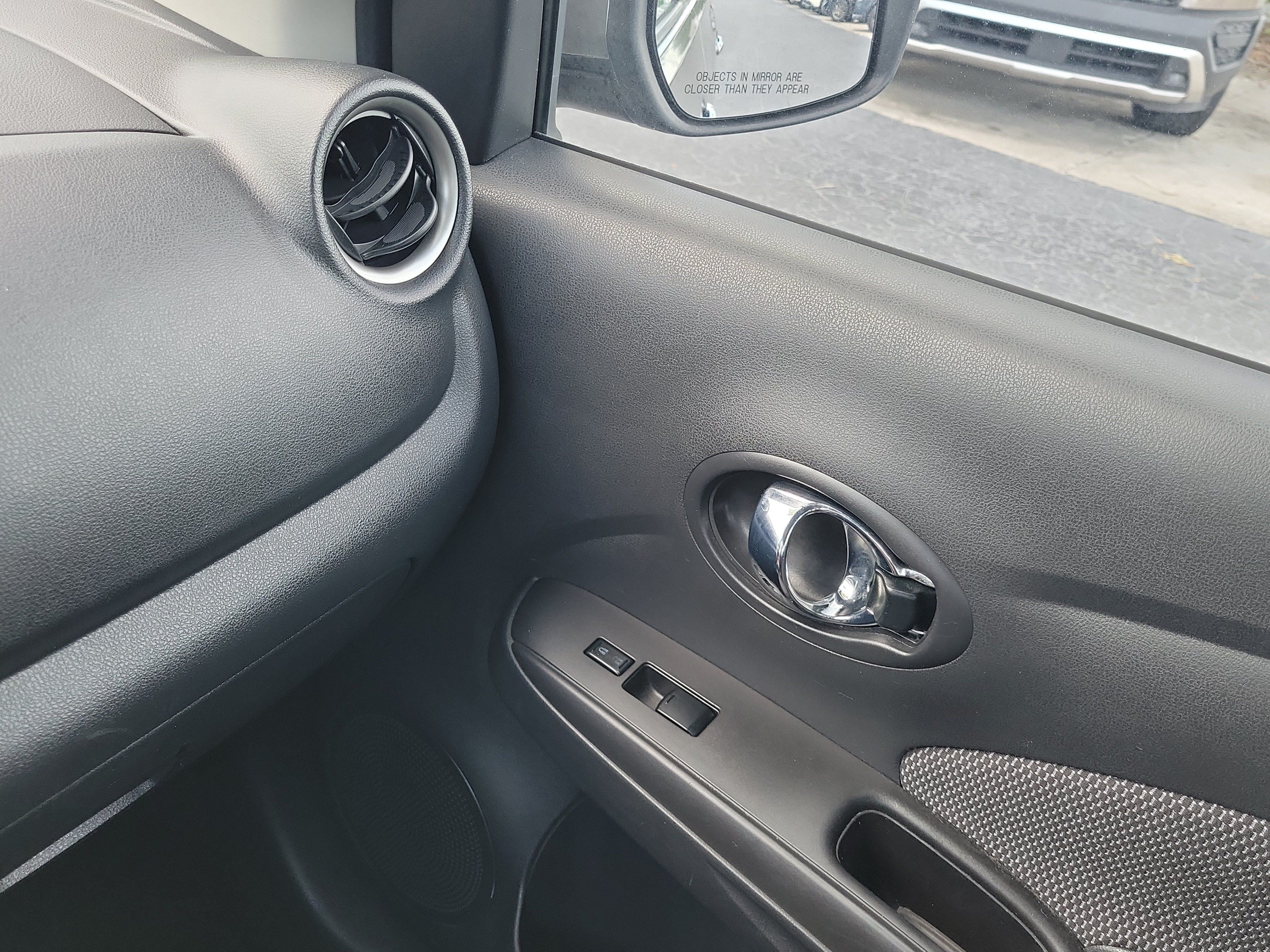 Used 2016 Nissan Versa FWD image 29