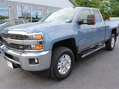 Used 2015 Chevrolet Silverado 2500 LT w/ LT Convenience Package AWD/4WD image 2