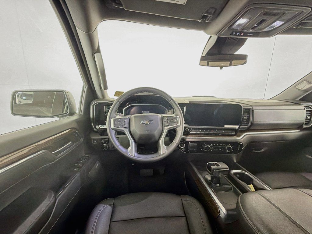 Used 2024 Chevrolet Silverado 1500 LT Trail Boss w/ Convenience Package II AWD/4WD image 20