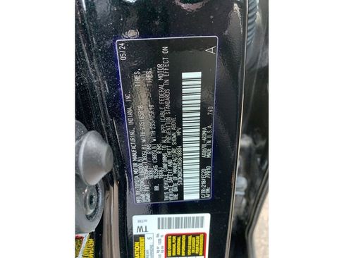 Used 2024 Toyota Highlander XLE image 32