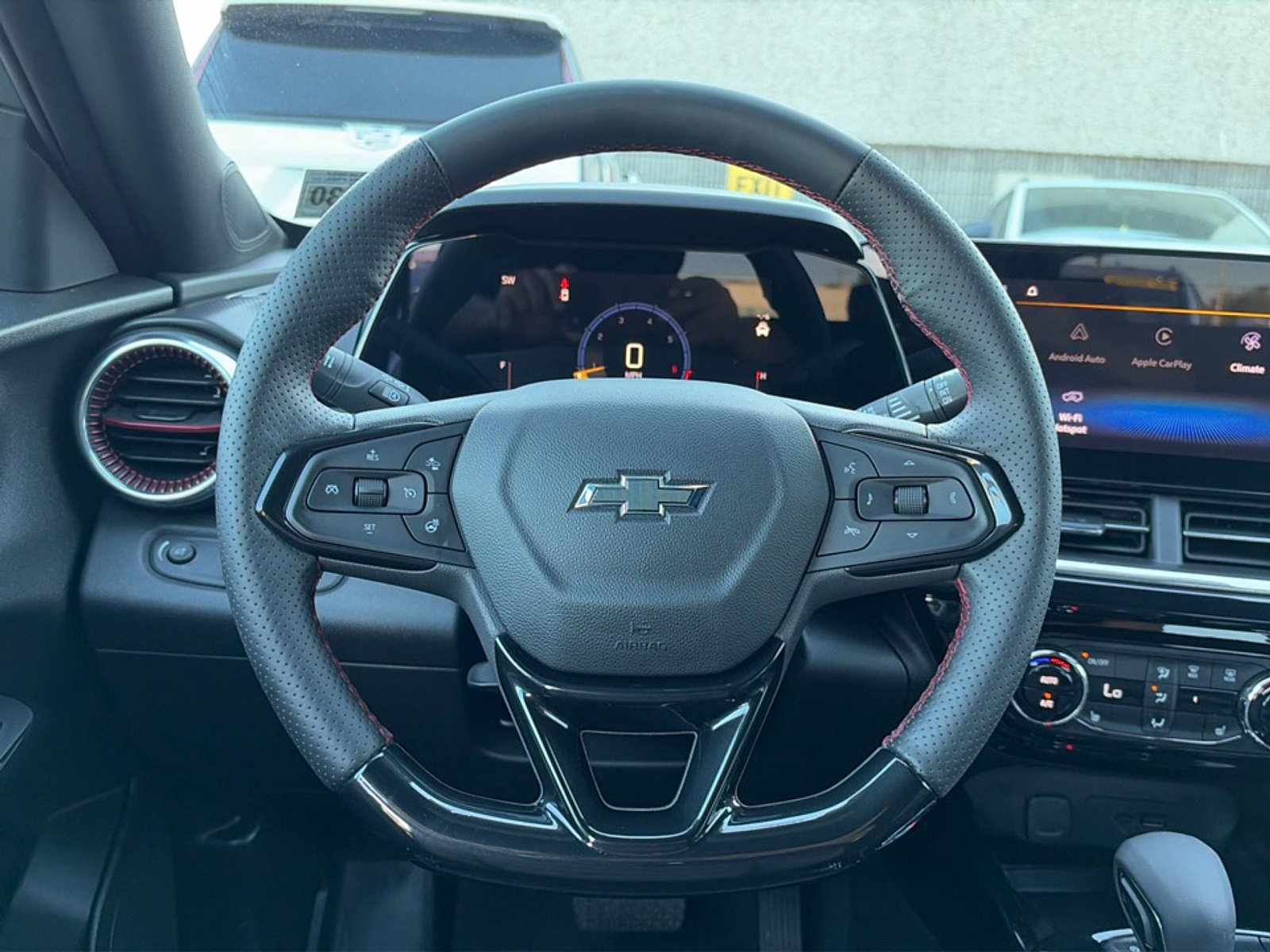 Used 2025 Chevrolet Trax RS w/ Sunroof Package FWD image 2