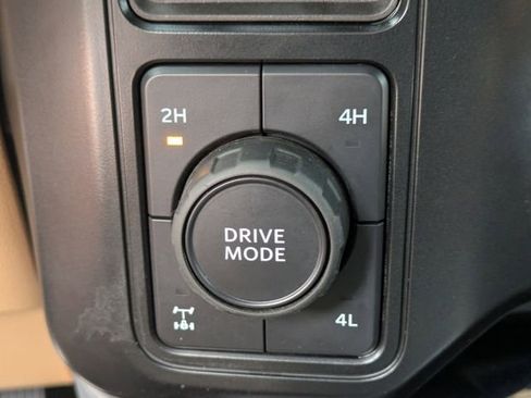 Used 2025 Ford F250 Lariat w/ Chrome Package image 27