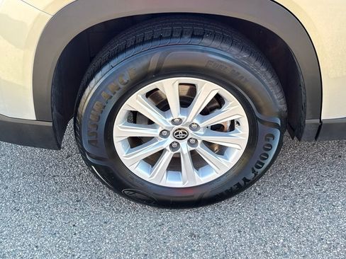 Used 2024 Toyota Grand Highlander XLE image 42