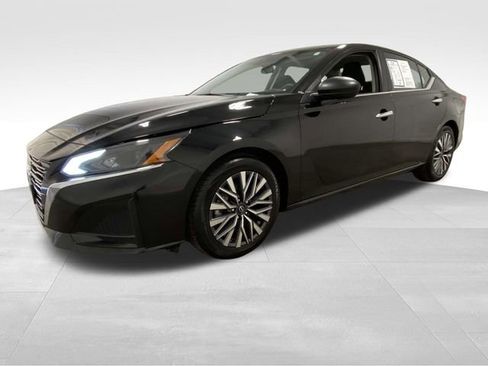 Used 2024 Nissan Altima 2.5 SV image 5