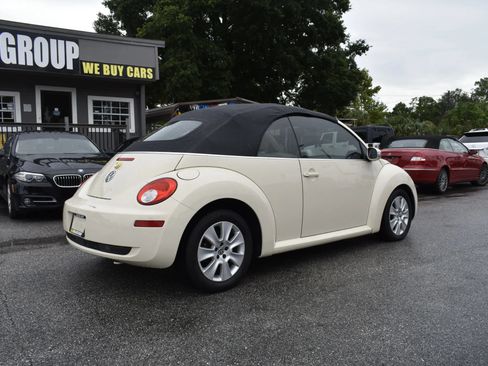 Used 2010 Volkswagen Beetle Convertible FWD image 3