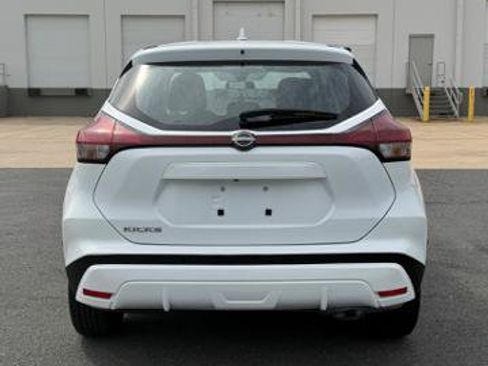 Used 2024 Nissan Kicks S FWD image 4