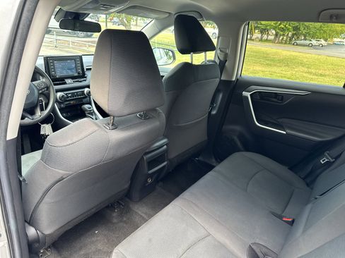 Used 2021 Toyota RAV4 LE FWD image 15