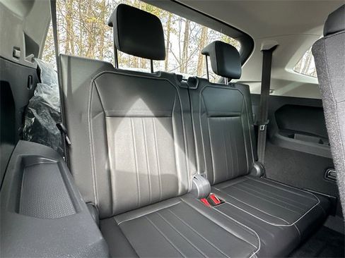 Certified 2023 Volkswagen Tiguan SE w/ Panoramic Sunroof Package image 18