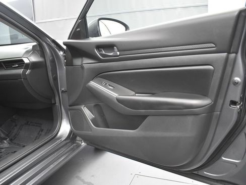 Used 2024 Nissan Altima 2.5 S image 25