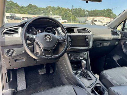 Used 2018 Volkswagen Tiguan SE w/ Front Fog Lights Package FWD image 10