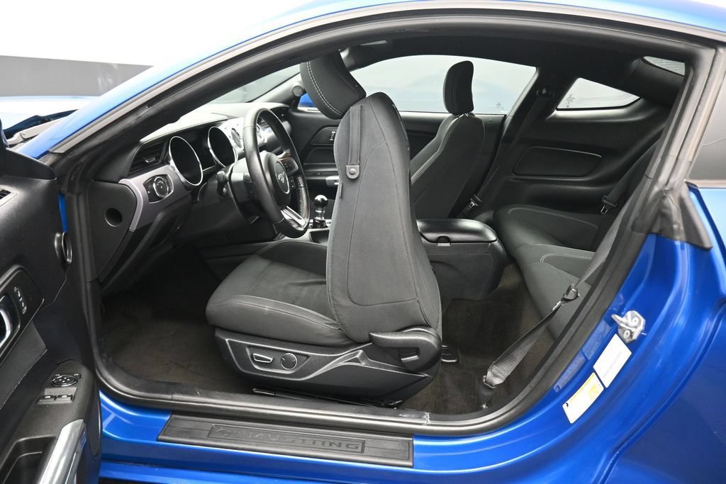 Used 2017 Ford Mustang Coupe RWD image 27