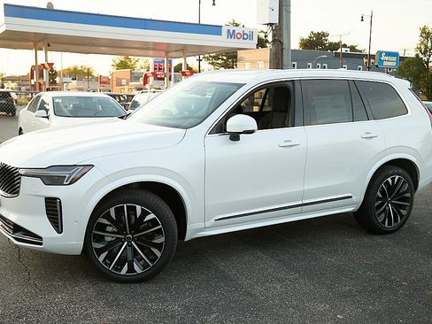 New 2026 Volvo XC90 B6 Plus w/ Protection Package image 3