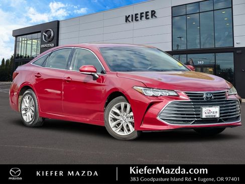 Used 2022 Toyota Avalon XLE FWD image 1