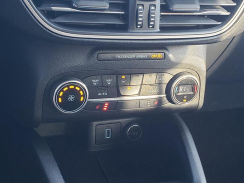 Used 2020 Ford Escape SE image 38