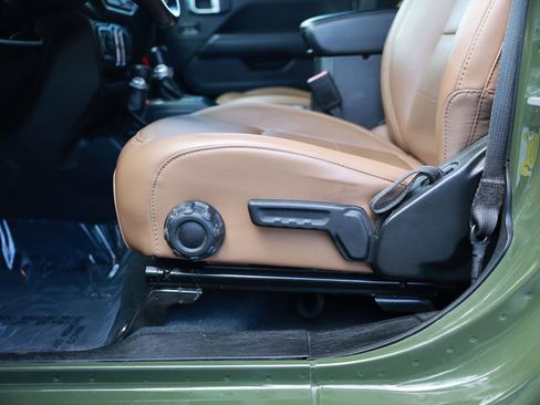Used 2022 Jeep Wrangler Unlimited Sahara AWD/4WD image 22