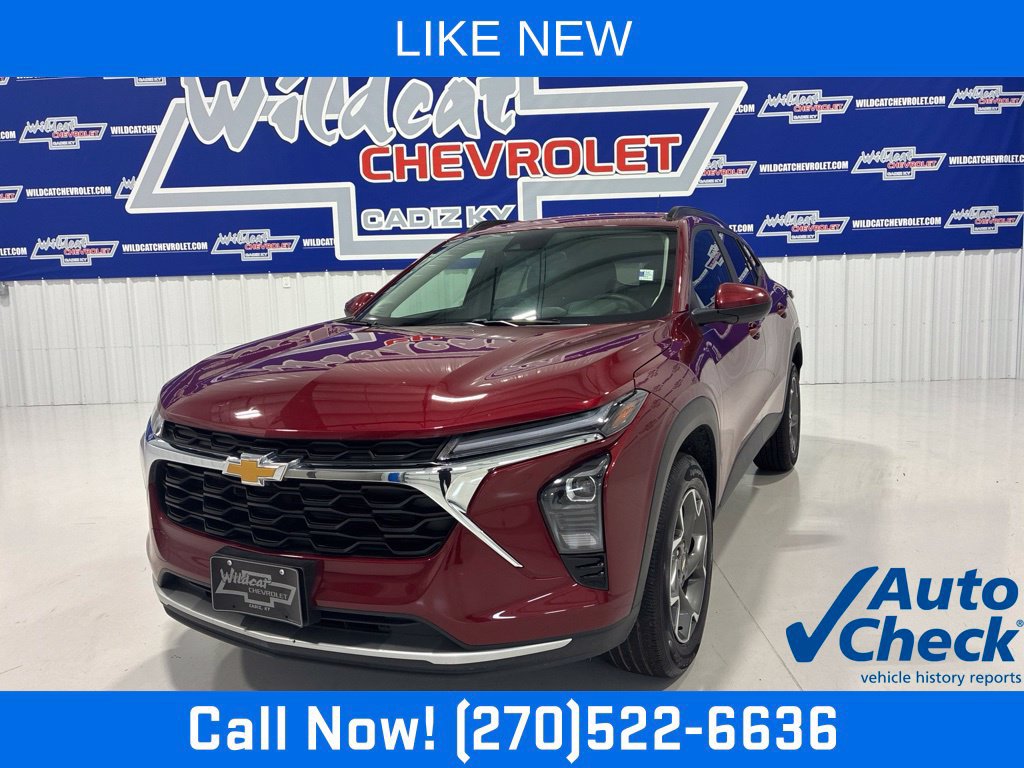 Used 2025 Chevrolet Trax LT FWD image 1