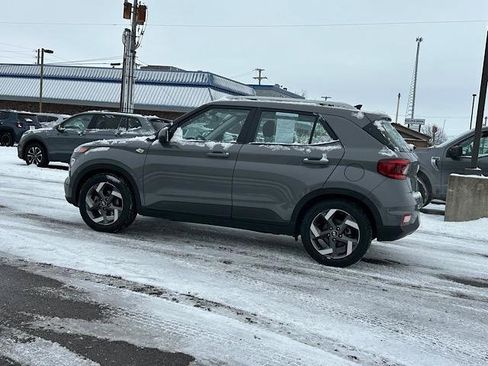 Used 2022 Hyundai Venue SEL w/ Cargo Package image 4