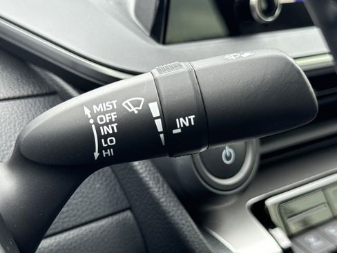 Used 2023 Toyota Prius LE image 17