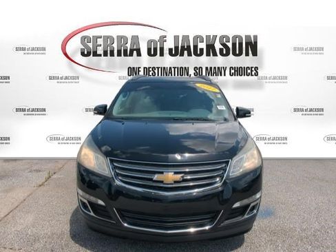 Used 2017 Chevrolet Traverse LT FWD image 3