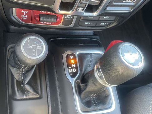 Used 2025 Jeep Wrangler Willys image 6