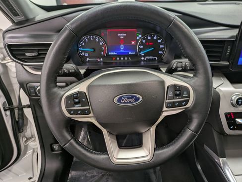 Used 2022 Ford Explorer XLT w/ Equipment Group 202A image 18