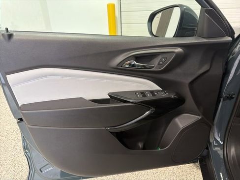 New 2026 Chevrolet Trax LT w/ Sunroof Package image 9