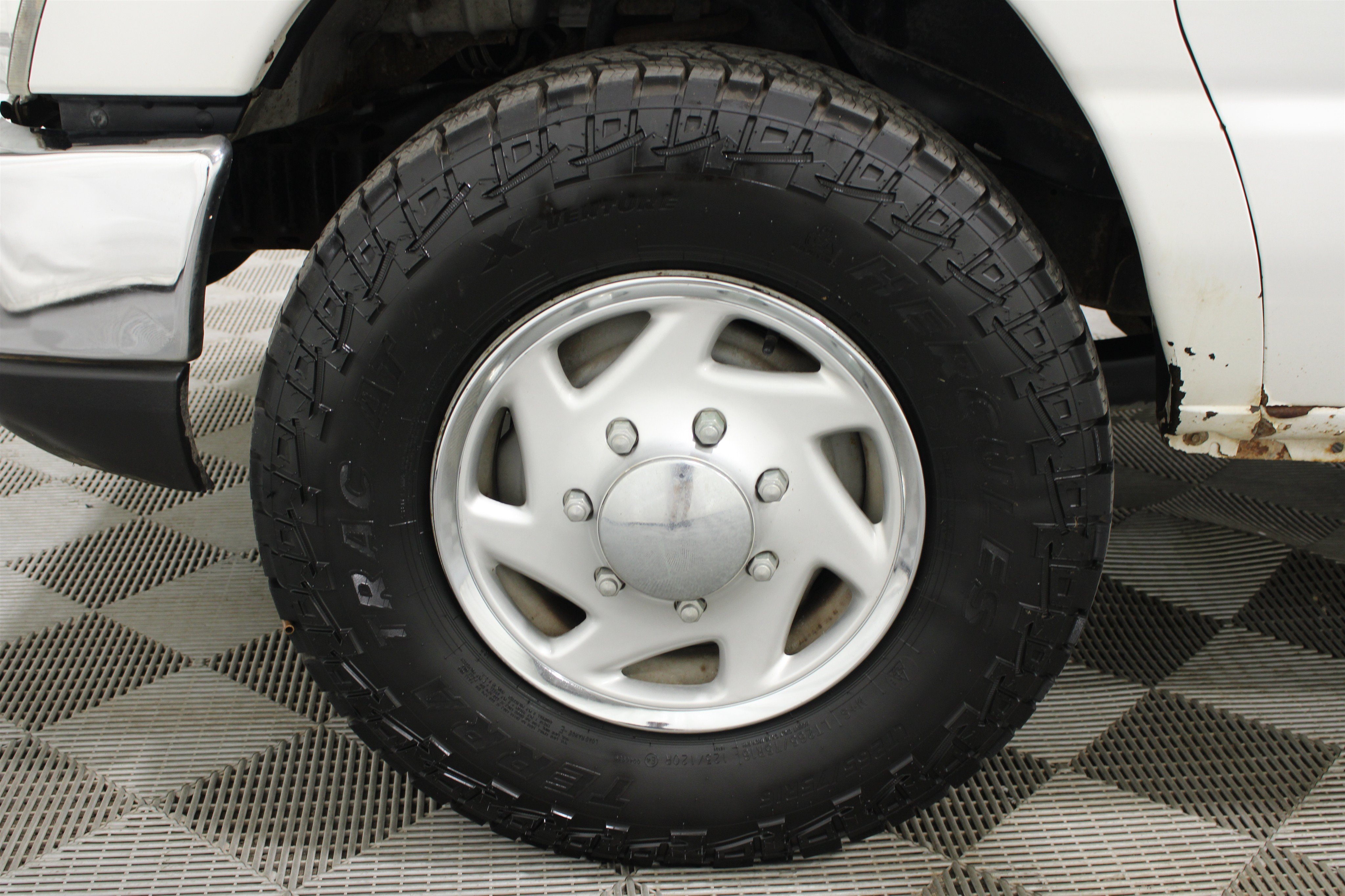 Used 2012 Ford E-350 and Econoline 350 Super Duty w/ PWR Locks & Windows Group RWD image 24